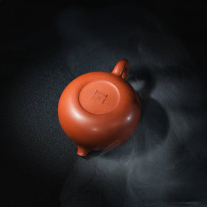 Bottom of handmade Jianshui Xi Shi teapot