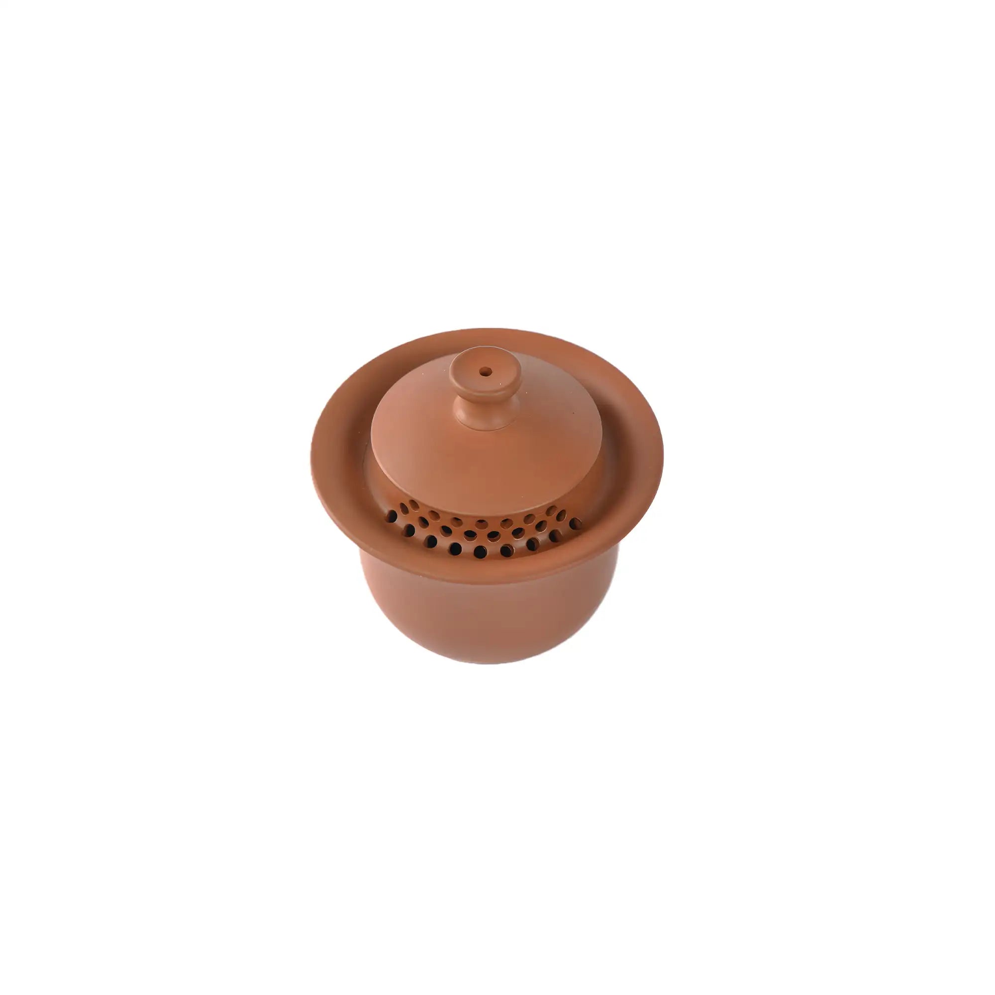 Jianshui zitao red clay gaiwan with matching lid and built-in filter holes, featuring a smooth unglazed finish