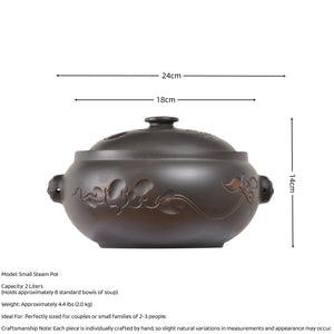 Size and capacity details of a small Jianshui zitao pottery steam pot (black) with line-carved lotus pattern, holding 2 liters and ideal for gatherings of 2-3 people