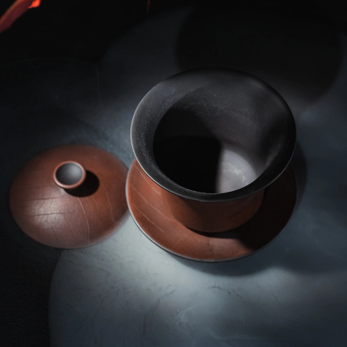 Open Jianshui Bodhi texture gaiwan showing the interior