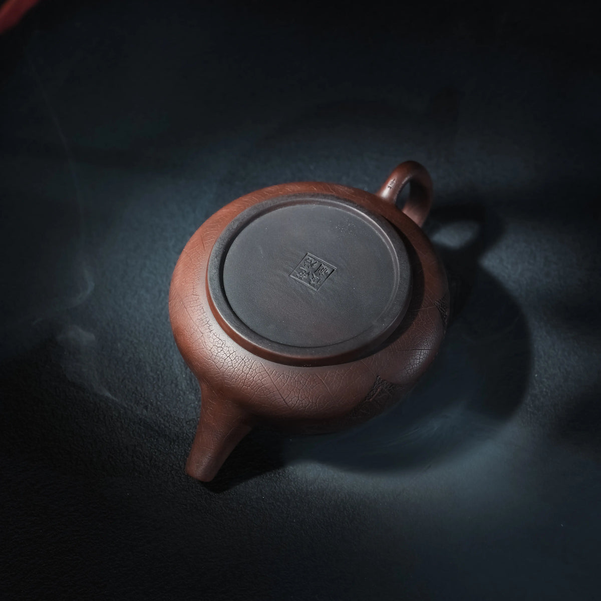 Bottom view of handmade Jianshui Shi Piao teapot