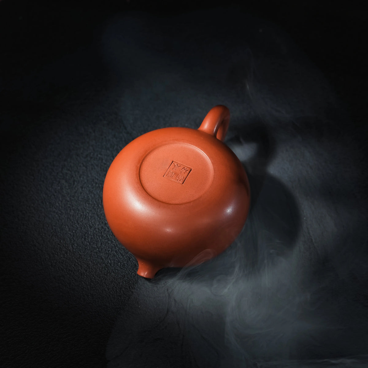 Bottom of handmade Jianshui Xi Shi teapot