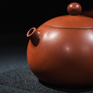 Spout detail of handmade Jianshui Xi Shi teapot