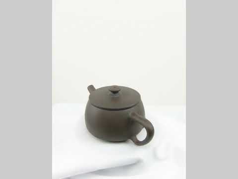 360° view of clay teapot No.22 featuring Bodhi pattern and lotus pod relief