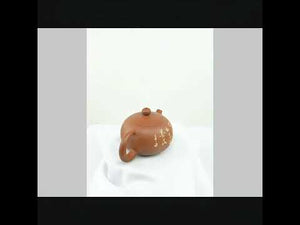 360° rotating view of PorSva No.42 Xishi sutra yin-carved red Jianshui clay teapot