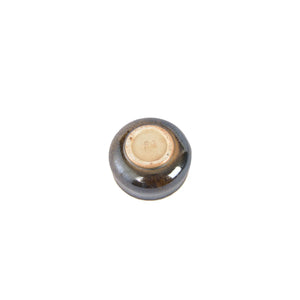 Jianshui zitao wood-fired cup bottom, featuring an engraved signature and natural firing marks.